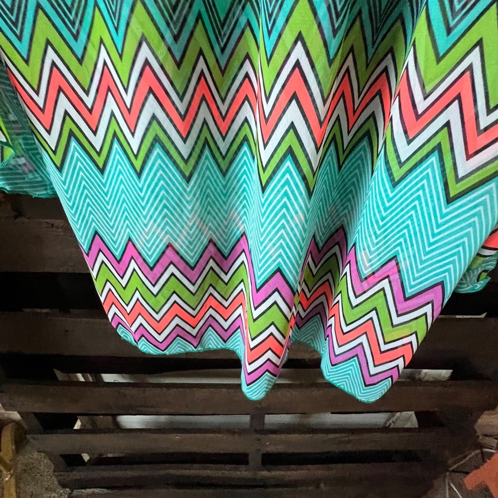 🟠R ROUGE Tunic in Geometric Print 1X - Picture 3 of 8
